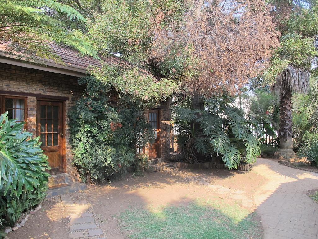 Aero Guest Lodge Kempton Park Bagian luar foto