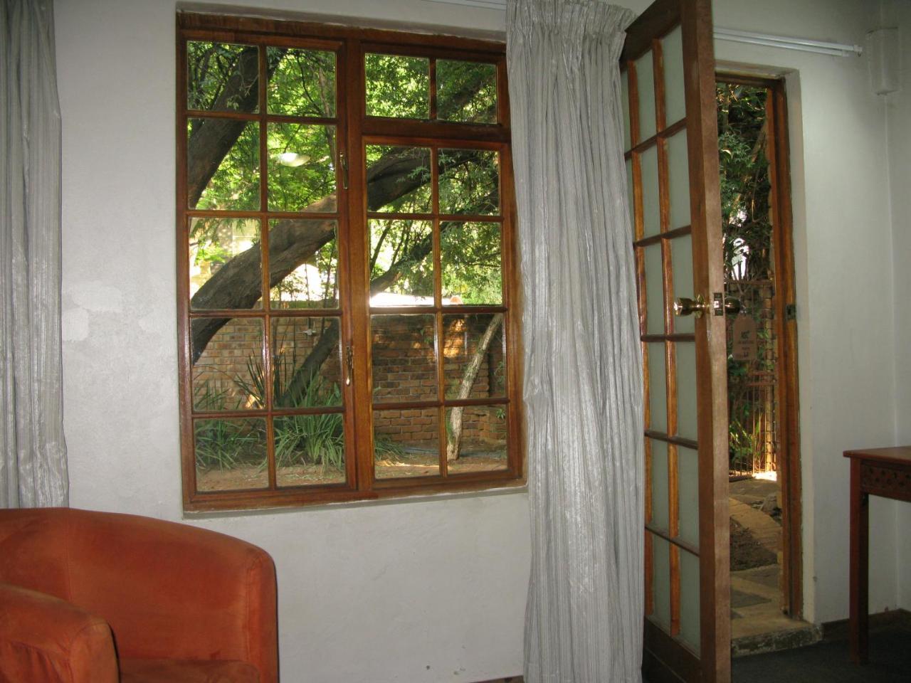 Aero Guest Lodge Kempton Park Bagian luar foto