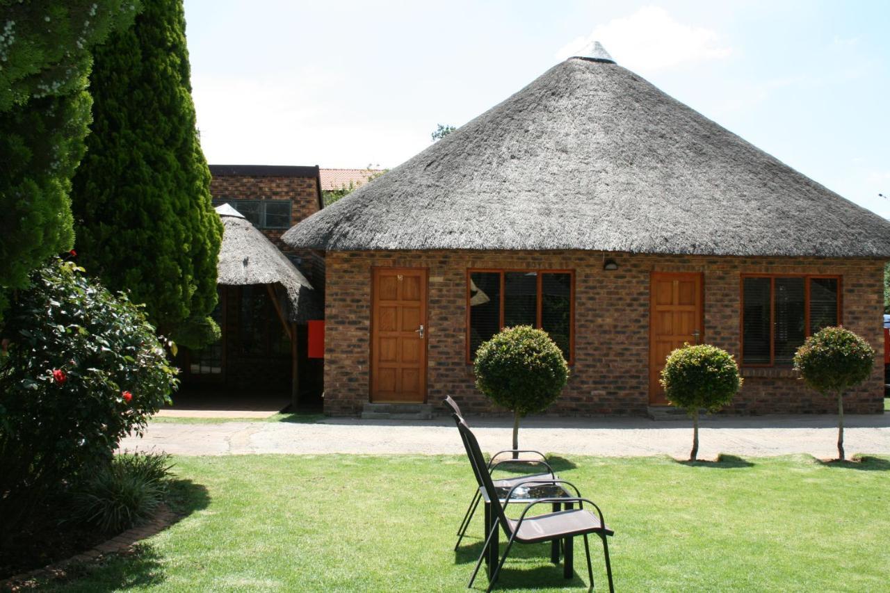 Aero Guest Lodge Kempton Park Bagian luar foto