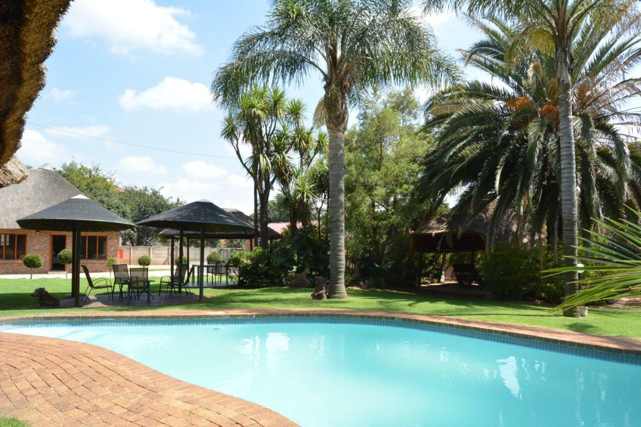 Aero Guest Lodge Kempton Park Bagian luar foto